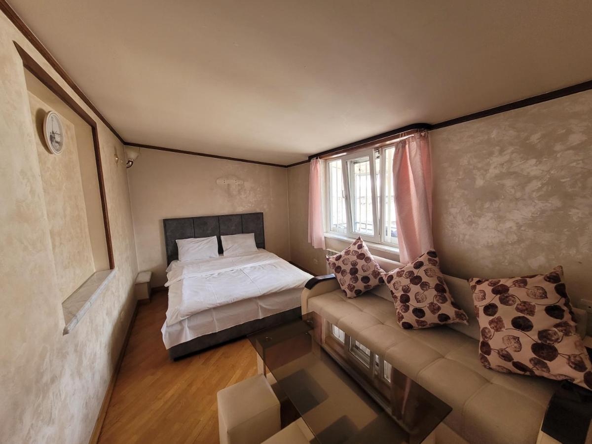 Tumanyan Hostel And Toursエレバン エクステリア 写真